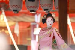 geisha-kai:Setsubun 2014: maiko Mamemaru of Gion Kobu by Hiropon