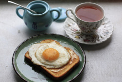 petalier:    egg on toast by louveciennes on Flickr.  