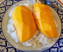 cravingsatmidnight: Thai Sweet Sticky Rice With Mango (Khao Neeo