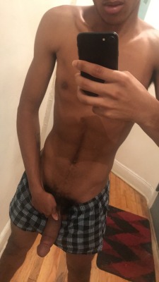 kingguddah:  Skinny nigga with a fat dick