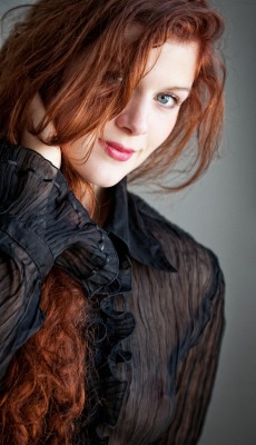 heavenlyredheads:  Stunning redhead with amazing eyes. 