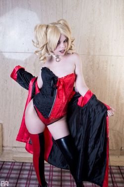 sexynerdgirls:  Harley Quinn inspired cosplay @PigeonFooShot