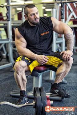 big-strong-tough:  Alexey Bekker   His calves look like they