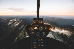 love2laughmore:samelkinsphoto:Helicopter flight over the Northern