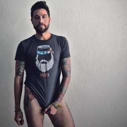 psicoloco:  Gorgeous face, thick beard, plenty of ink, and lots