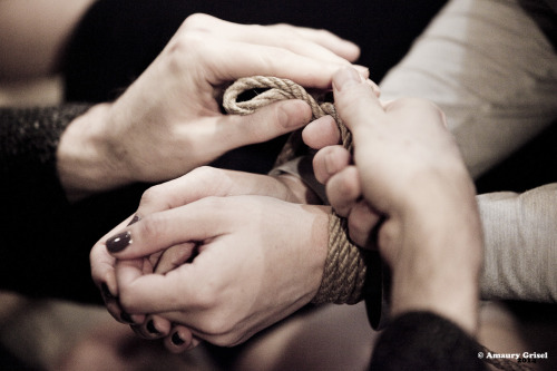 bondageisnotacrimeparis:  Take my hand ! Photo : Amaury Grisel 