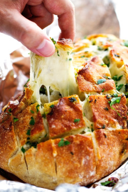 do-not-touch-my-food:    Cheesy Garlic Pull Apart Bread    I