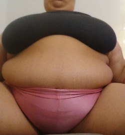 bbwfeedee91:  I’ve been such a busy sloppy pig look how tight my shorts squeeze my gut, the release feels soo good #feedee #sloppypig #ssbbw #bemyfeeder