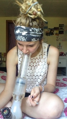 4cidinwonderland:  Lazy day ft. My bong Delilah 💤