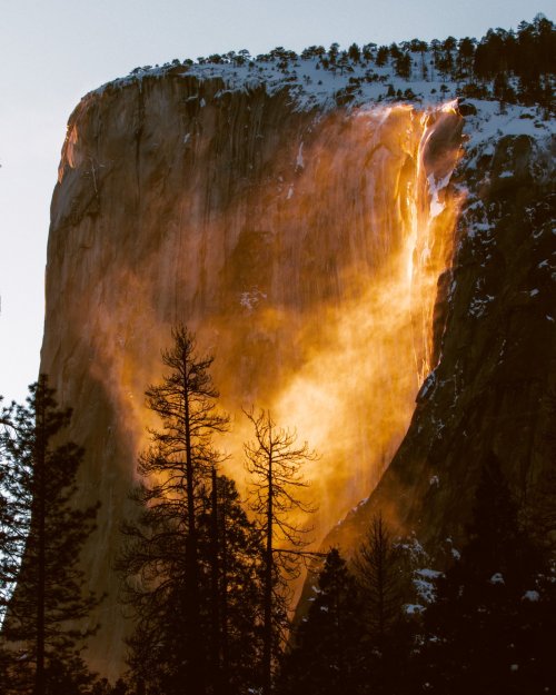 classicwoodie:Annual Firefall event in  Yosemite  National Park.