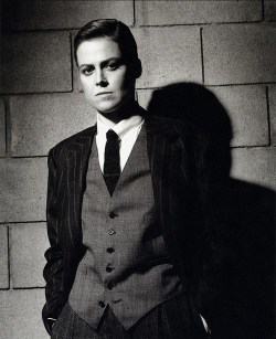 adreciclarte:Sigourney Weaver, 1983 by Helmut Newton