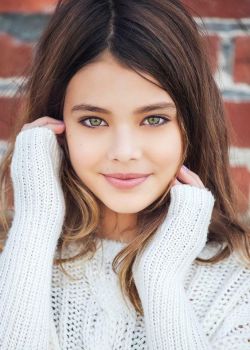 Chloe (8 Photo)