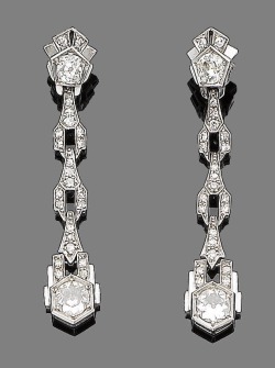 ephemeral-elegance:  Art Deco Diamond Pendent Earrings, ca. 1925