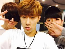 ifnt0428:  150522 Sunggyu’s Twitter Update 선글라스좀…