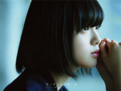 46pic:   Keyakizaka46 1st Album - Masshirona Mono wa Yogoshitaku