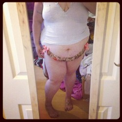 lisaphilbin:  Cute knickers and belly on this glorious morning!