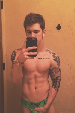 fckingfntastic:  jimmmy:vndercontrol:Im trying to get more muscular