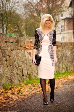 demut1:  fashion-tights:  Party Dress  Leggy Ladies is back!