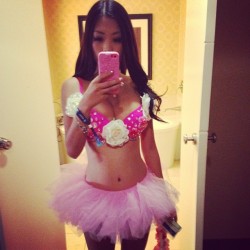 littlesecrethelper:  Edc outfit #1#edc#friday#ootn#lasvegas#houston#asians#asiangirls#chinese#pink#tutu#ravebra#flowers#floral#longhair  Wendy Makhttp://instagram.com/littlesecrethelper