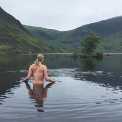 naturalswimmingspirit:  thevastwilderness Loch Skeen with 16°C