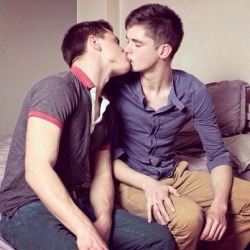 theteenboyblog:  First kiss.💕