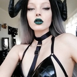 vomitus-creeper:  “She was the prettiest hell I have ever been