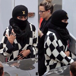 beyonceinfo:  Beyoncé on the set of her new music video 