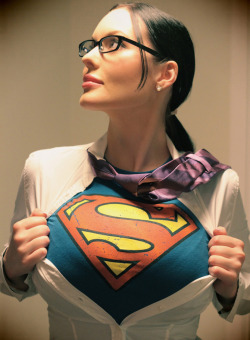 imario483stuff:  cosplayerbeauties:  Veronika Black with a Superman