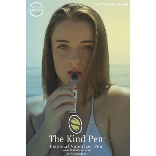 #TheKindPen ðŸ’¨ #vaporizedpen #hookah #herb and #wax #lifetimewarranty #advertisement #me #miamimodels #promotionalmodeling #workforthekindpen #funshoot #beach  Photography by @198d_photography ðŸ‘ŒðŸ™Œ (at Hollywood Beach on Jackson Street)