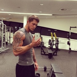 spornosexuals:  Dan Osborne, show off. What a man.