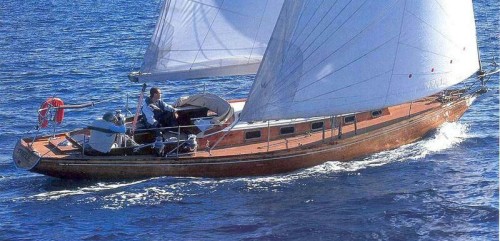 Lovely wooden hull sporting a nice big genoa.