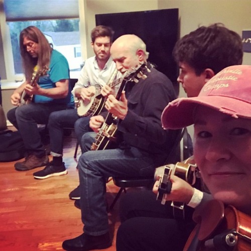 <p>I really love playing fiddle with banjo players. Don’t @ me. #nashvillebanjocamp #nashvilleacousticcamps #fiddlebanjo #alsomandolin #twoscroggins #oneswede #itsgregsbirthday  (at Fiddlestar)</p>