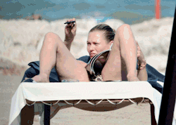 starprivate:  Kate Moss spreading bikini crotch at the beach