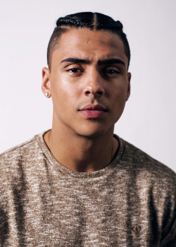 deathsnightmare13:  leprinceovsins:  Quincy Brown  😍😍😍