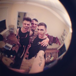 thejamesboyle:  Mah boyzzzz last niiiight @jamstav @jordandrobson