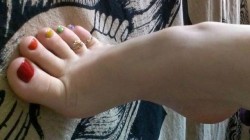 keeleycute-gal3:  Having a foot fetish and foot lickers