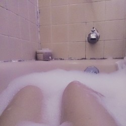 kimochidesune:  I bought a bath bomb today & was too impatient