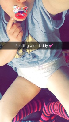 my-little-big-world-97:  Daddy and me cuddled up for story time