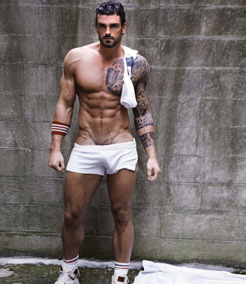 bodyandsoulmag:Stuart ReardonStuart Reardon is an English fitness model and professional rugby league footballer who is currently playing for AS Carcassonne in the French Elite One Championship. He plays as a fullback, wing or centre.Born: October 13,