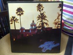 siam-cat:  Eagles - Hotel California (More here: http://fac-75.tumblr.com/tagged/vinyl)