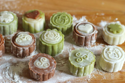 xiaopa25:  afternoon handmade-moon cake the Mid-Autumn Festival