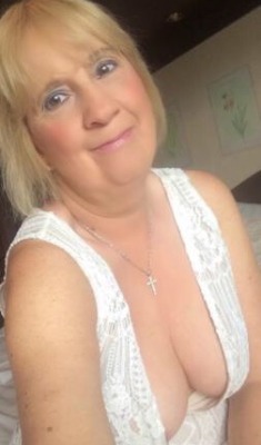 tracypeters:  Mature face and titties 