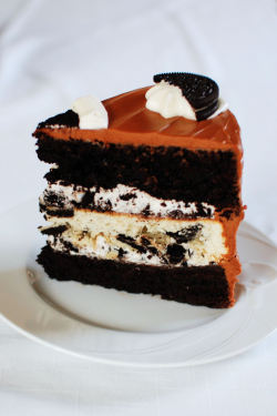 fullcravings:  Triple Layer Oreo Cake