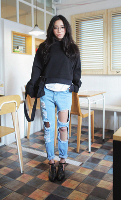 outfitmadestyle:  Vintage Destroyed BF Pants (available at Outfit
