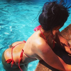 frenchrosebud:  🏊🍑🎂👙💄 