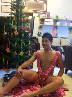 I’m your present under the Xmas tree =)