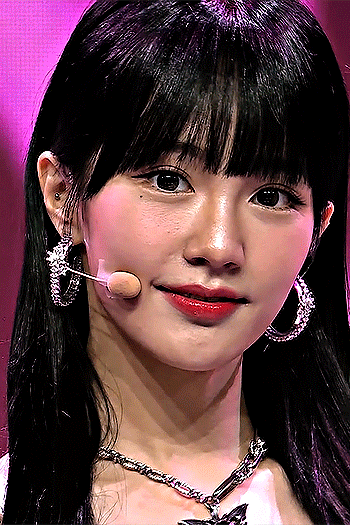 kdongyoung:  NANA: ‘rollercoaster’ at arirang ending fairies 