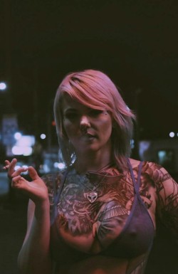 smokingsexplayground:  Sexy Smoking Hottie