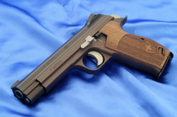 bulletbakas:  SIG P210 At the tail end of the 1930s, the Swiss