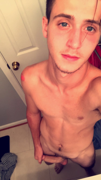 david-lovesit:  straightsnaps:  straight boy snaps exposed  http://david-lovesit.tumblr.com